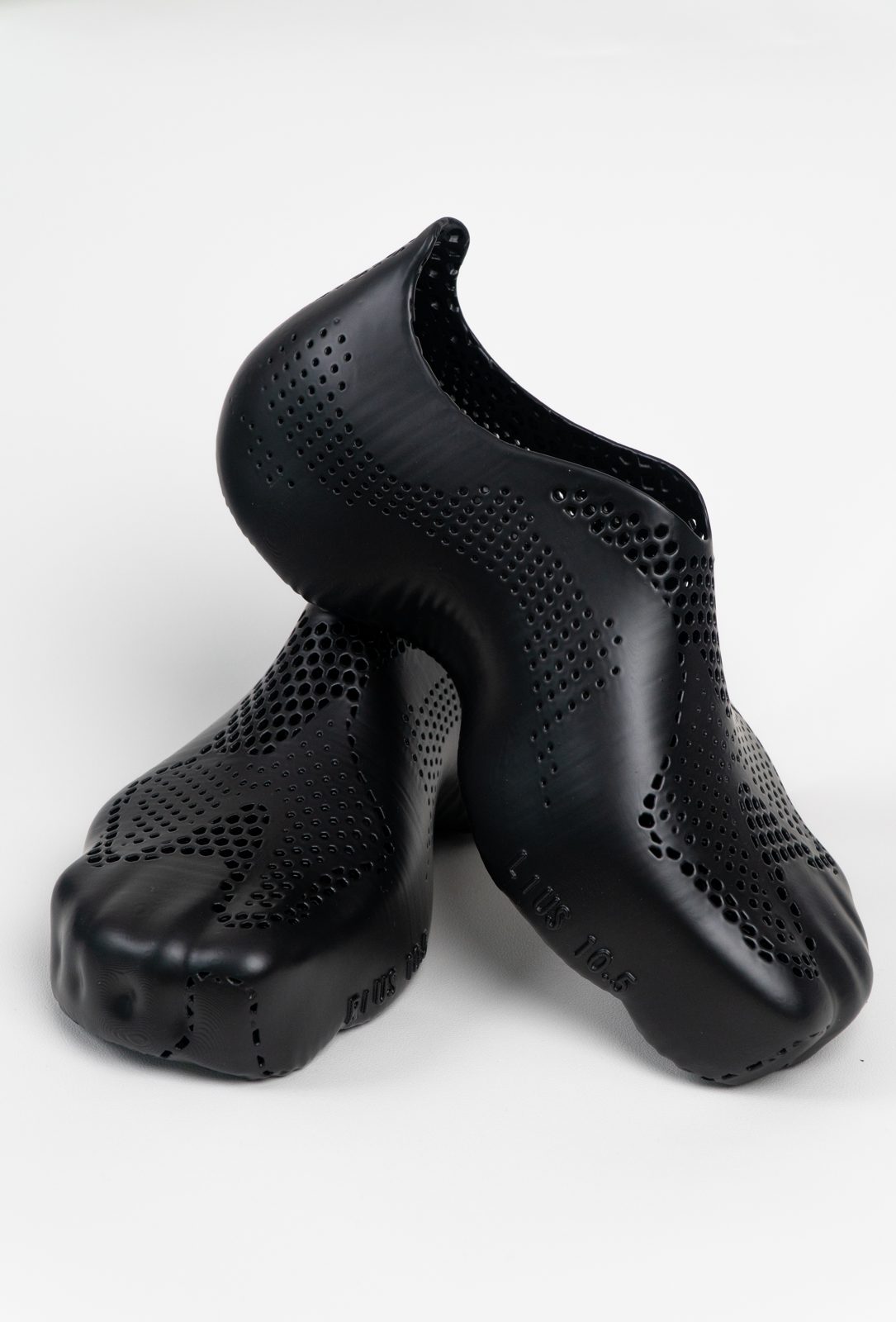 Black material and lattice detail
